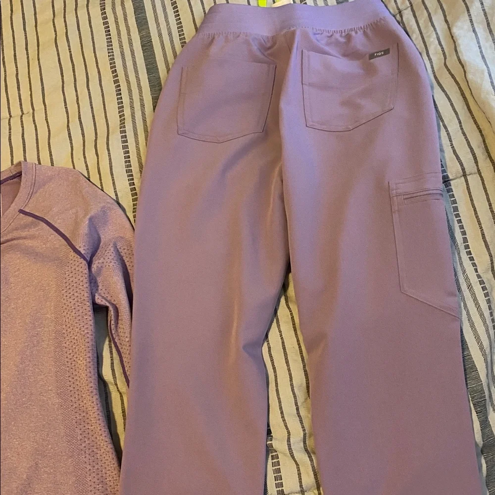 Figs Women's Light Purple Crew Neck underscrub and jogger pants - Picture 4 of 9